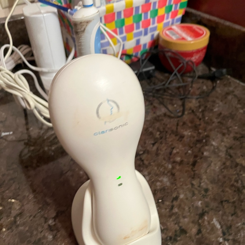 Clarisonic electric face wash brush with a new brush head set